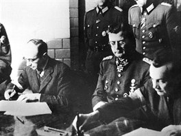 Polskou kapitulaci potlaeného Varavského povstání podepsali 3. íjna 1944 v...