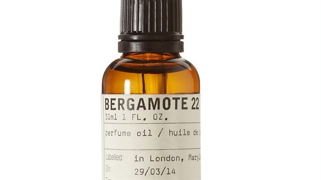 Parfemovan olej Bergamote 22 z dlny newyorsk firmy Le Labo m sice zklad v bergamotu, ale von i po grapefruitu, ambe, pimu a vetiveru. 30 ml stoj cca 2 760 K.