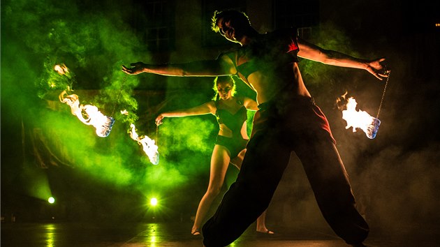 V srpnu se v Tebi kon festival Flaming Nights. Jeho nvtvnci se mohou tit na znm kapely, hlavnm tahkem je ale galashow umlc, kte si podmanili ohe a svtlo. 