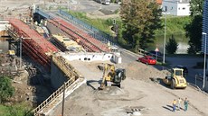 Řidičům hrozí, že budou dál stát v kolonách před mostem z Mladé Boleslavi do... Řidičům hrozí, že budou dál stát v kolonách před mostem z Mladé Boleslavi do...