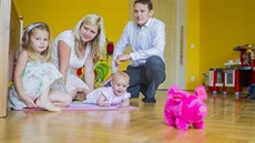Rodina Luboše V. Jejich mladší dcera přišla na svět v lednu, matrika jí ale... Rodina Luboše V. Jejich mladší dcera přišla na svět v lednu, matrika jí ale...