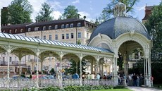 Sadová kolonáda v Karlových Varech je od vídeských architekt Fellnera a...