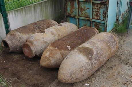 Pumy jsou nmecké výroby z 2. svtové války, kadá z nich váila tvrt tuny.