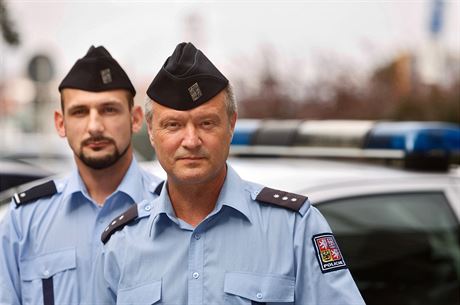 Pratí policisté Luká Kasal (vlevo) a Michal Braný pedvádjí nové epice...