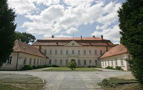 Zámek v Dukovanech.