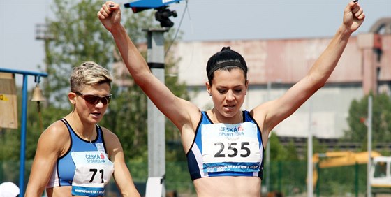 Atletka Kristiina Mäki slaví republikový titul v závod na 1500 metr na...