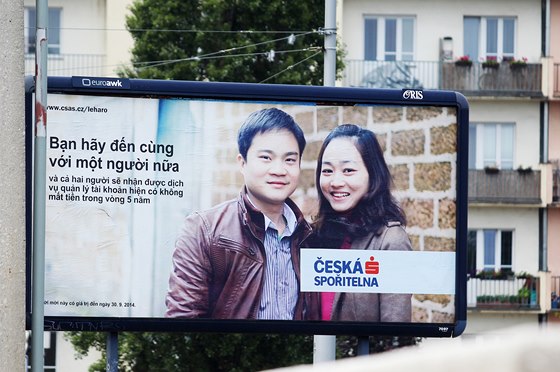 eská spoitelna má zálusk na vietnamské klienty. Své billboardy peloila do