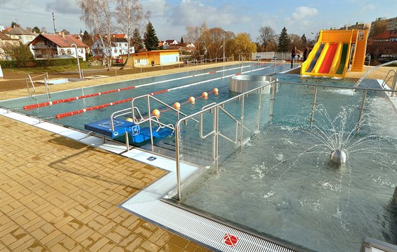 Vzorem pro chystaný venkovní bazén u KV Areny je ten, který u plavci vyuívají...
