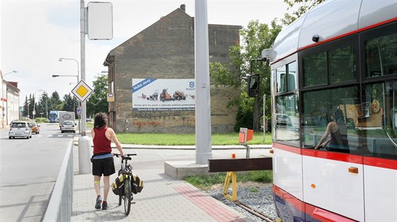 Olomoucká radnice chce zaít se stavbou dalí ásti tramvajové trati díve ne pvodn zamýlela. Stále ale nevyeila problémy, mimo jiné dm, který pokraování trati stojí v cest a majitelé ho odmítají prodat (na snímku)