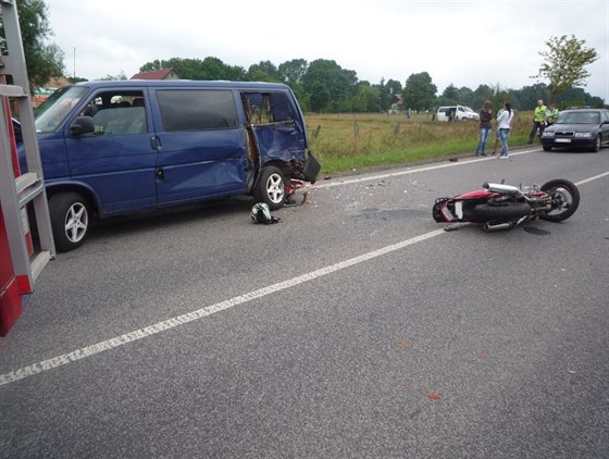 Místo tragické nehody motorkáe a dodávky.