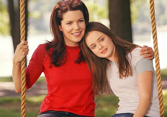 Lauren Grahamová a Alexis Bledelová v seriálu Gilmorova dvata (2000)