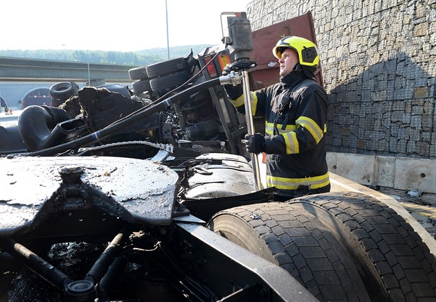 U tunelu na Praském okruhu nedaleko Radotínského mostu dolol k nehod ty...