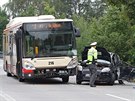 Nehoda autobusu MHD a osobního auta v Helenín na okraji Jihlavy.