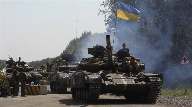 Ukrajinsk tanky pobl msta Debalceve (2. srpna 2014)