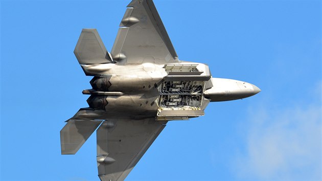 F-22 Raptor bhem leteck show Arctic Thunder na Aljace.