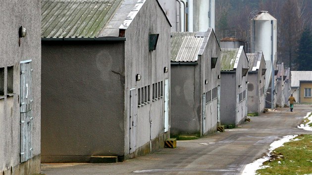 Na mst bvalho romskho koncentranho tboru v Letech na Psecku je dnes velkokapacitn vepn.