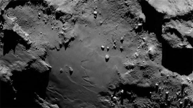 Snmek komety urjumov-Gerasimenko staen ze sondy Rosetta dnes 6.8.2014. Pozen ze vzlenosti 130 kilometr. Rozlien fotografie je 2,4 metr na pixel.