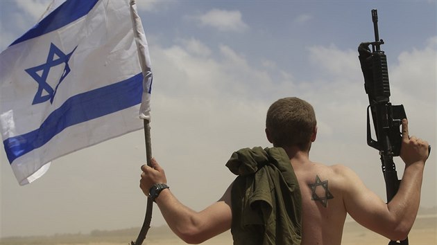 Izraelt vojci se stahuj z Psma Gazy, od ternho rna tam plat tdenn pm (5. srpna 2014)