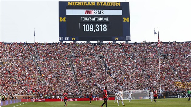 Michigan Stadium v Ann Arbour navtívilo 109 318 divák. Chtli vidt...