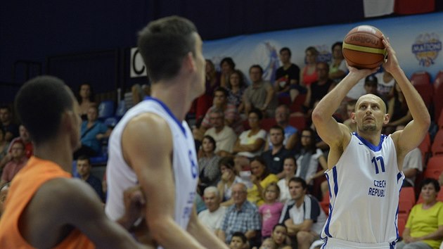 esk basketbalista Lubo Barto stl na nizozemsk ko.