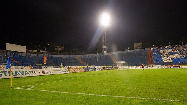 Fotbalov Ostrava nemla v utkn s Teplicemi podporu radiklnch fanouk, kte na protest proti bezpenostnm opatenm zpas bojkotovali.