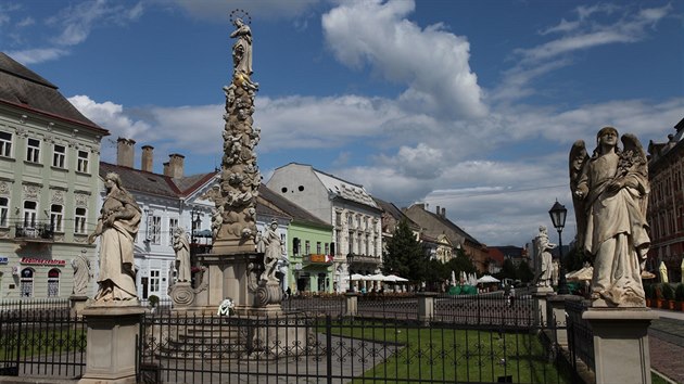 Zatmco v esku v v Boha sotva 20 procent lid, na Slovensku jsou to tm dv tetiny obyvatel.