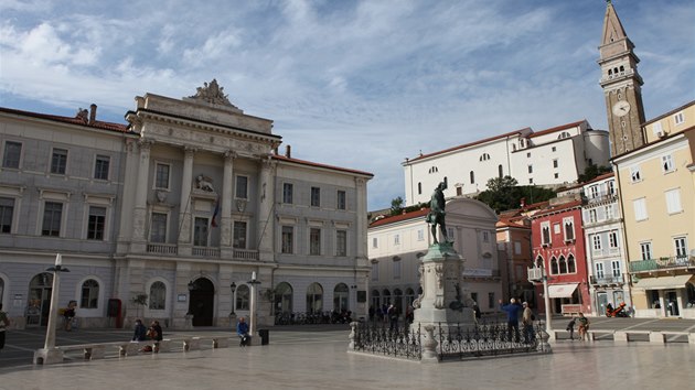 Vhodou Piranu je skutenost, e do msta nesm auta, take je jednou velkou p znou.