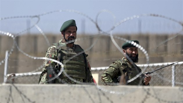 Afghnt vojci ve vcvikovm stedisku Camp Qargha u Kbulu (Afghnistn 5. srpna 2014).