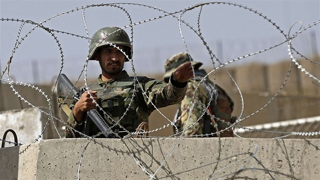 Afghnt vojci ve vcvikovm stedisku Camp Qargha u Kbulu (Afghnistn 5. srpna 2014)