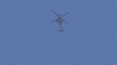 Izraelská helikoptéra nad Pásmem Gazy (1. srpna 2014)