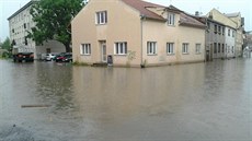 Voda v ulicích Ústí nad Orlicí po nedlní odpolední bouce.
