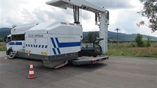 Rentgen odhalil v autě zásilků léků. Rentgen odhalil v autě zásilků léků.