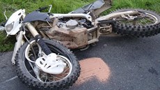 Jednadvacetiletý motocyklista čelní srážku nepřežil. Jednadvacetiletý motocyklista čelní srážku nepřežil.