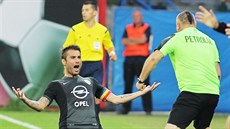 Adrian Mutu z Plojeti se raduje ze svého gólu proti Plzni.