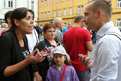 Luká Kohout (vpravo) na demonstraci v Dín