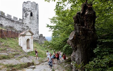 Jedním z nejnavtvovanjích hrad v Libereckém kraji je Bezdz, navzdory tomu, e se k nmu dá dostat pouze pky.