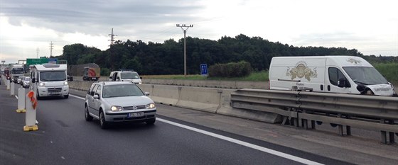 Na dálnici D1 se po nehod tvoí kolony (ilustraní foto)