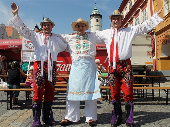 Folklórní vystoupení, pouové atrakce, chodské koláe, staroeský jarmark. To...