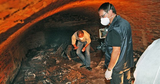 V podzemí kostela svatého ducha v Opav prozkoumávají archeologové i kryptu.