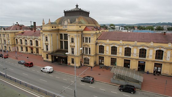 Budovu vlakového nádraí v eských Budjovicích navrhl v novorenesanním slohu...