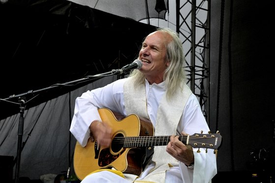 Pravidelným hostem festivalu je knz Ladislav Heryán