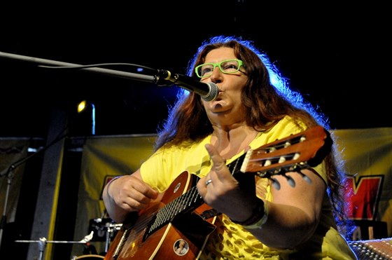 Písnikáka Dáa Vokatá na festivalu Trutnoff v roce 2014