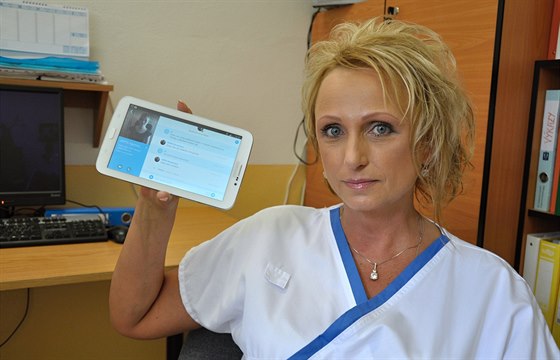 Zdravotníci v Uherském Hraditi mají k dispozici tablet, díky kterému se mohou...