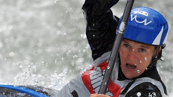 Kateina Hoková na finálovém závodu SP ve vodním slalomu v Augsburgu