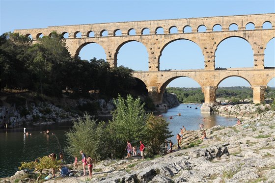 Podplavat antický kolos Pont du Gard patí k cenným plaveckým skalpm.