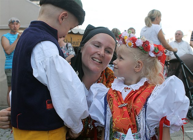 Folklórní vystoupení, pouové atrakce, chodské koláe, staroeský jarmark. To...