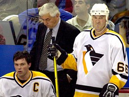 Ivan Hlinka psobil v NHL jako trenér Pittsburghu Penguins. (17. kvtna 2001)