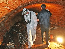 NA STOP MINULOSTI. Archeologové poprvé zkoumali nov objevené podzemí...