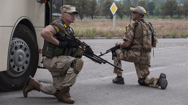 Ukrajint vojci z batalionu Donbas na pedmst Doncku (12. srpna 2014)