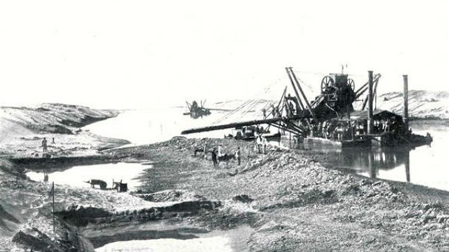 Suezsk prplav budovali v 60. letech 19. stolet patn placen dlnci.